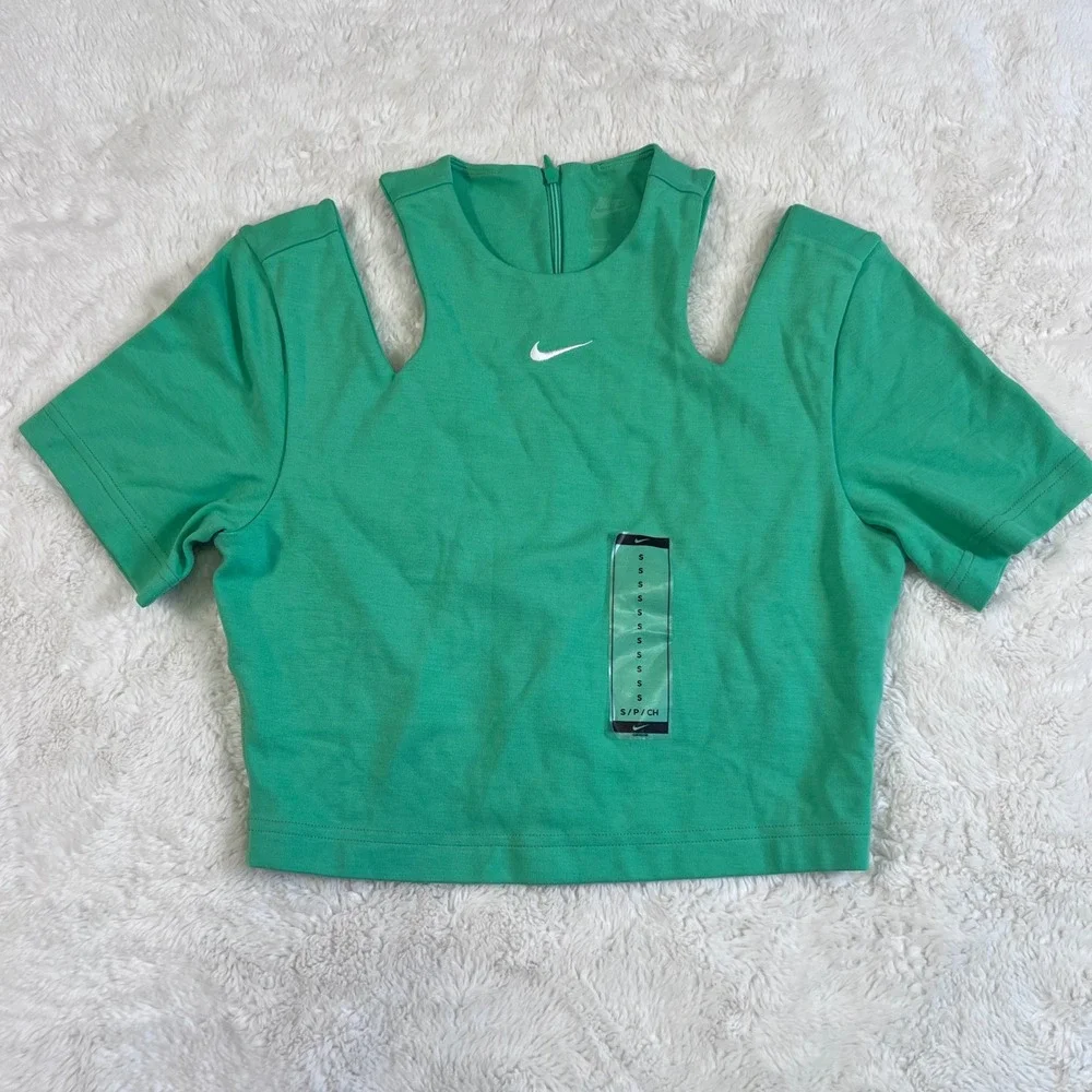 Nike Womens Green Cold Shoulder Cutout Crop Top Short Sleeve Swoosh Small NEW
